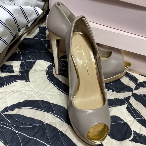 Heels - Picture 3 of 3